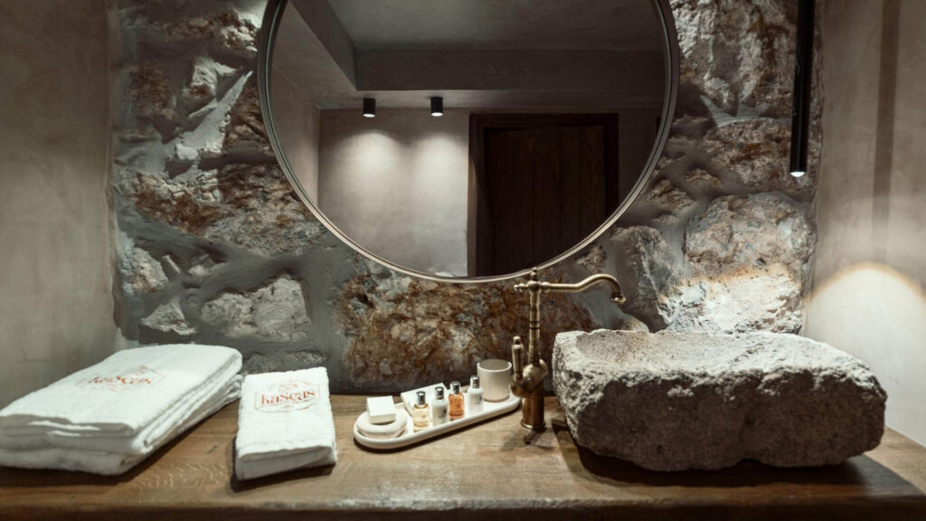 Spilia Suite with Hot Tub in Mani - KaSeas Boutique Hotel, Mani