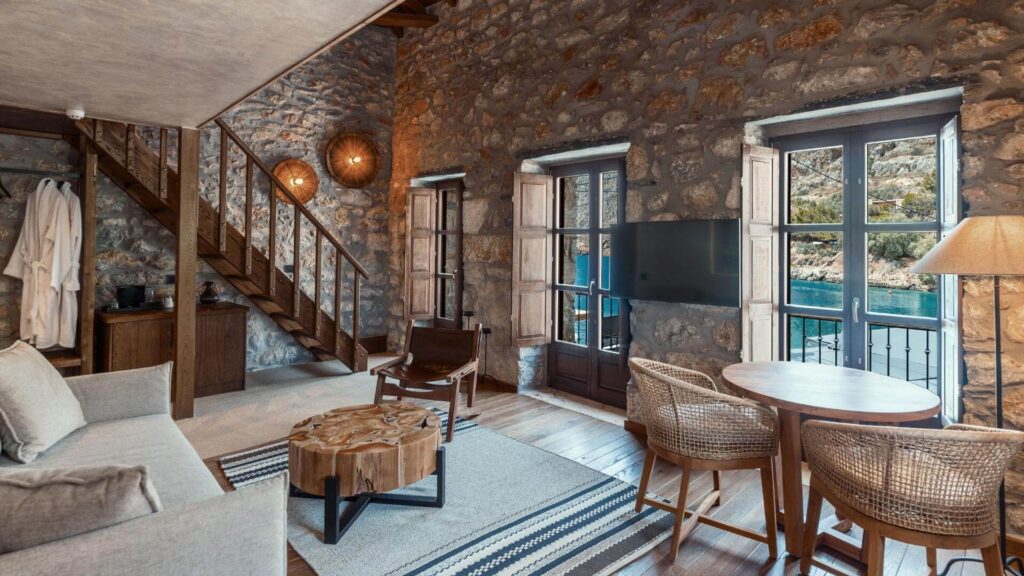 armenopetra-kaseas-living-room-featured