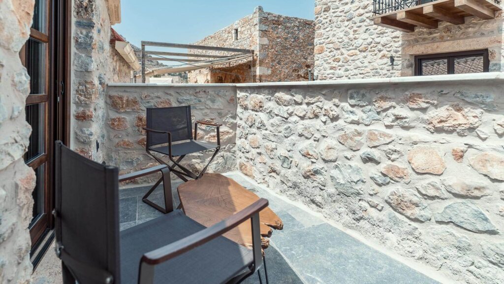 liako-kaseas-patio
