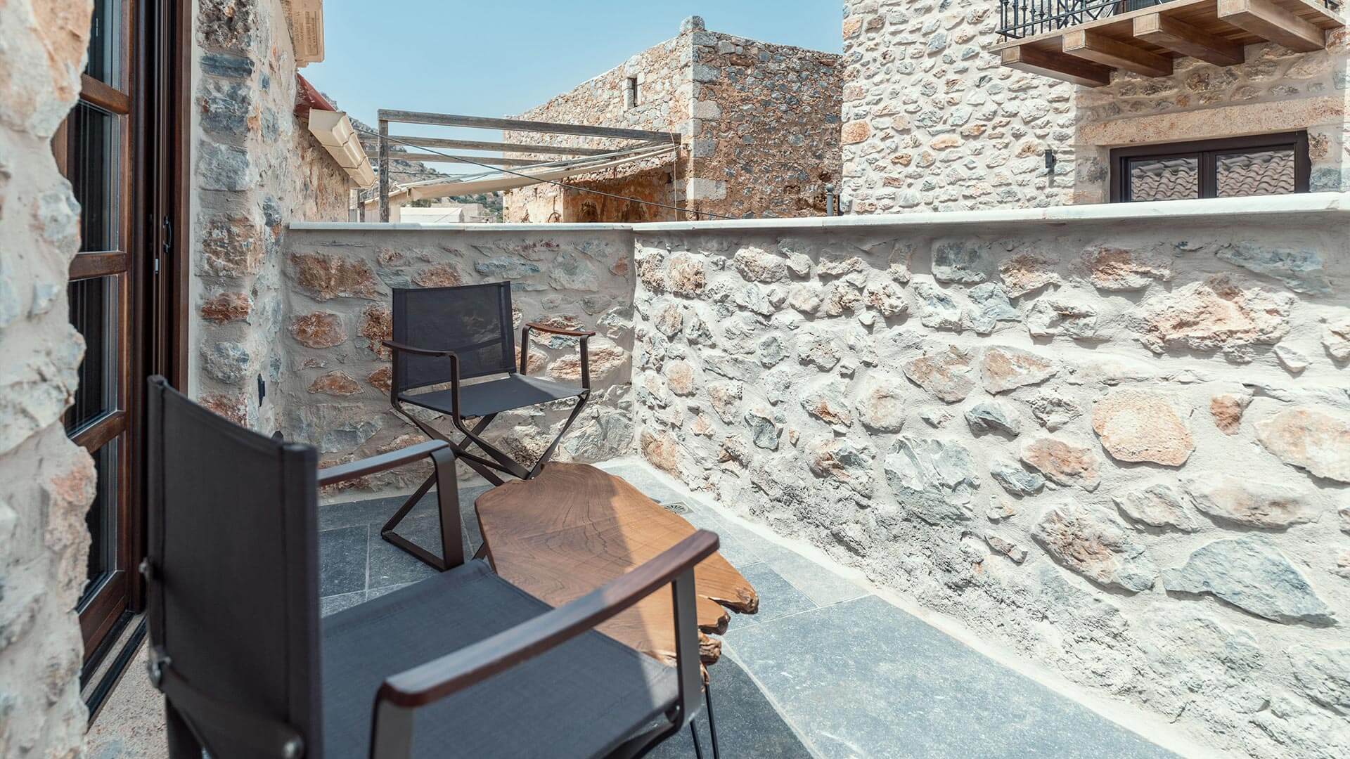 liako-kaseas-patio