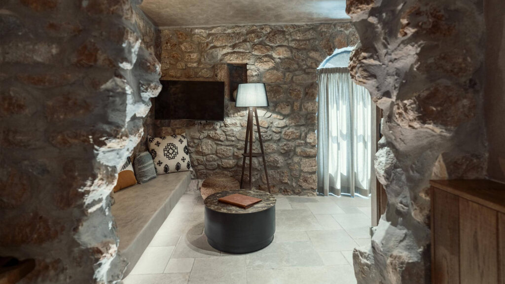Katoi Room in Gerolimenas - KaSeas Boutique Hotel